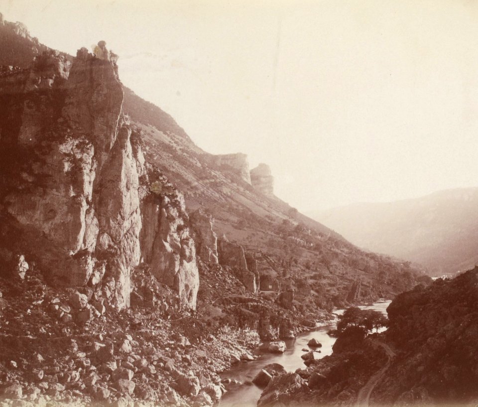 Excursion dans la région des Causses (1892).f36.cropped.Gorges du Tarn, Pas-des-Soucis, entrée
