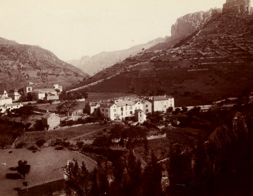 Excursion dans la région des Causses (1892).f45.cropped.Gorges de la Jonte, le Rozier, au fond les Gorges du Tarn