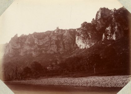 Excursion dans la région des Causses (1892).f24.Gorges du Tarn, La Croze, la cour de Louis XIV