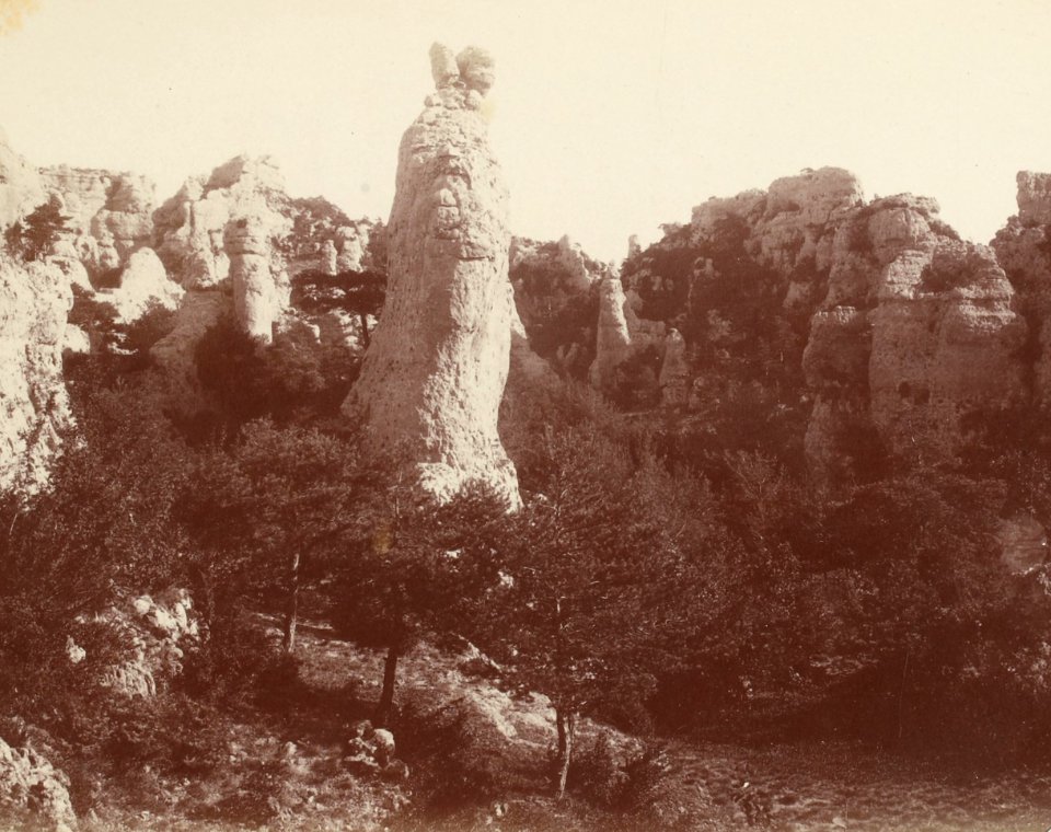Excursion dans la région des Causses (1892).f70.cropped.Montpellier-le-Vieux, La Nonne