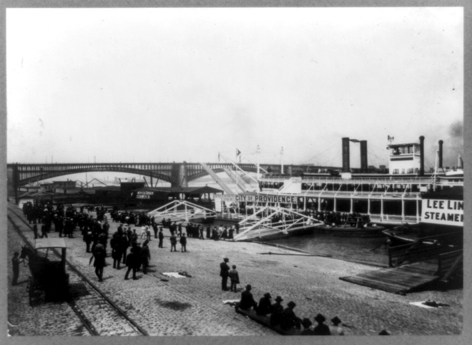 Excursion steamer wharves, St. Louis, Missouri LCCN96510321