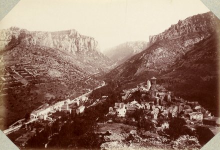 Excursion dans la région des Causses (1892).f46.Gorges de la Jonte, le Rozier-Peyreleau, au fond les Gorges de la Jonte
