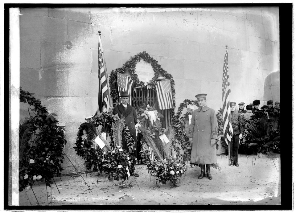 Exercises at Monument, Feb. 22-1921 LCCN2016844952