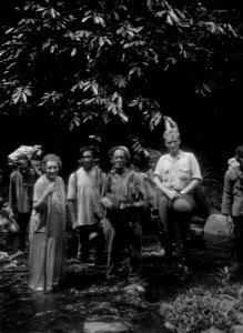 Expeditionsdeltagare på väg mot bogotáindianernas land. Fr. v - SMVK - 004285