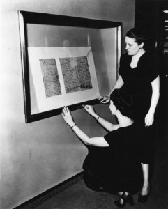 Exhibit3-Photograph of National Archives Personnel Working on Installation of Documents on the Freedom Train (19078964102)