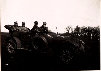 Exlz.Feldmarschal Dobitsch bei der Autofahrt. (26-III.1918.) (BildID 15713916)