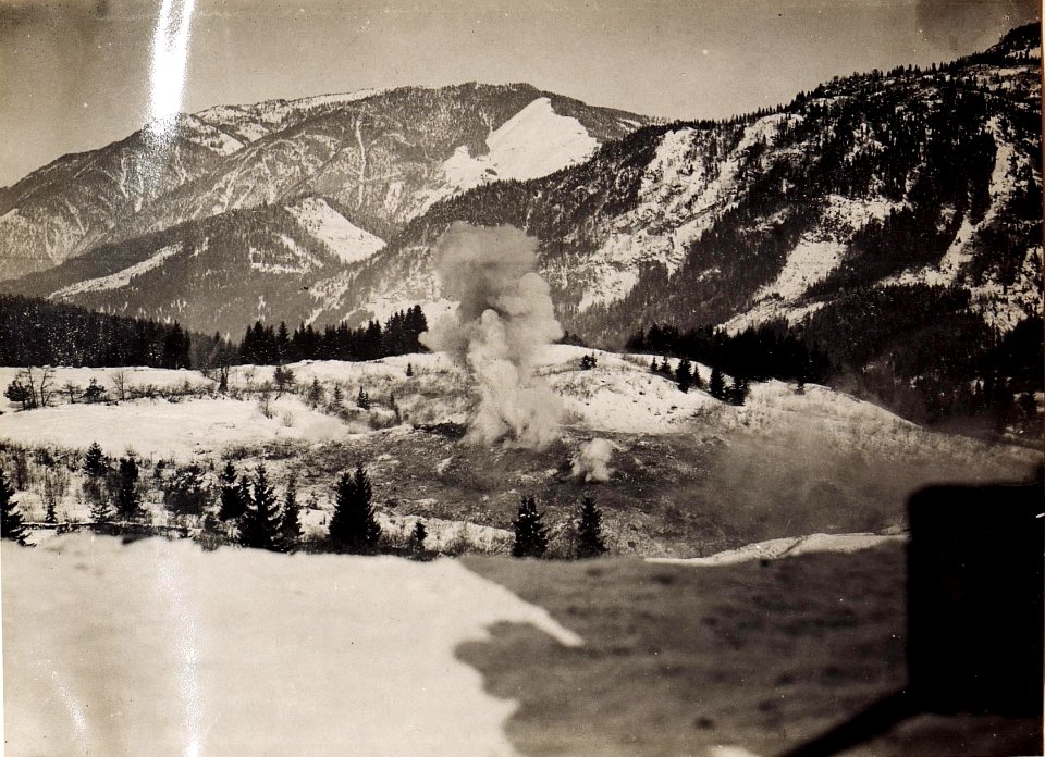 Explosion einer 40cm Mine (BildID 15496822)