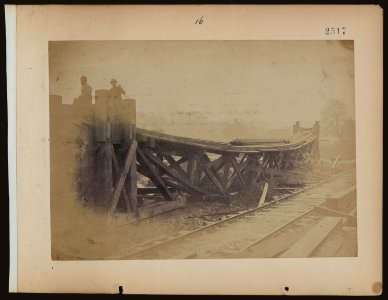 Experimental suspension trusses of boards. The board suspension bridge slipped its anchorage without breaking, under a weight of 84,000 pounds, exclusive of its own weight; span 100 feet, LCCN2005696808