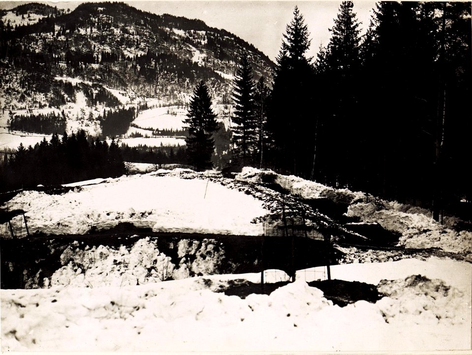 Explosion einer 40 cm Mine. (Techn.Kurs in Oberfellach.) (BildID 15494606)