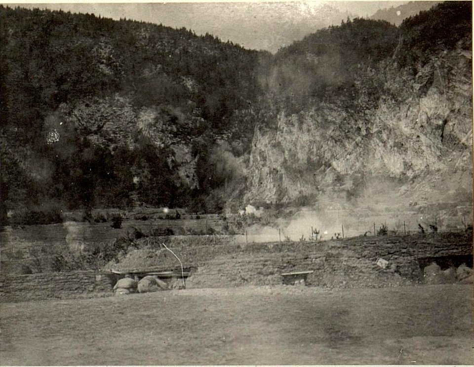 Explosion einer Mine des 22 cm Minenwerfers. (BildID 15472283)