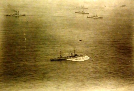 Exploding bomb by starboard bow of SMS Frankfurt during aircraft bombing tests, 1921 (20607613838)