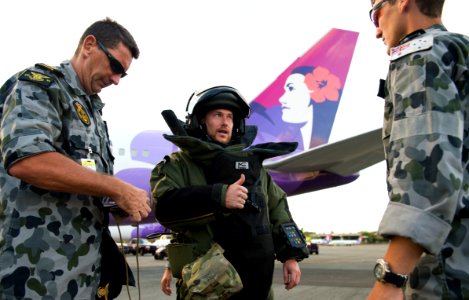 Explosive ordnance disposal exercise, RIMPAC 2014 140715-N-GO855-072