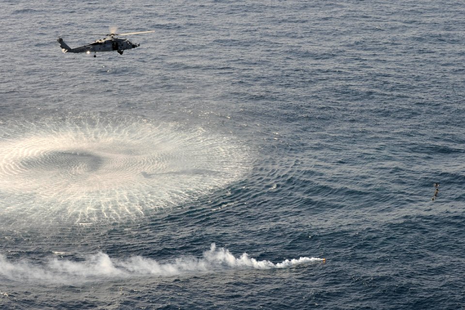 Explosive ordnance disposal, aircrew proficiency training 130418-N-GC639-354
