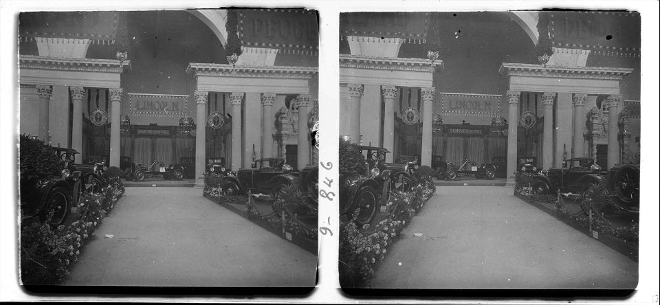 Exposició d ' automòbils a Montjuïc