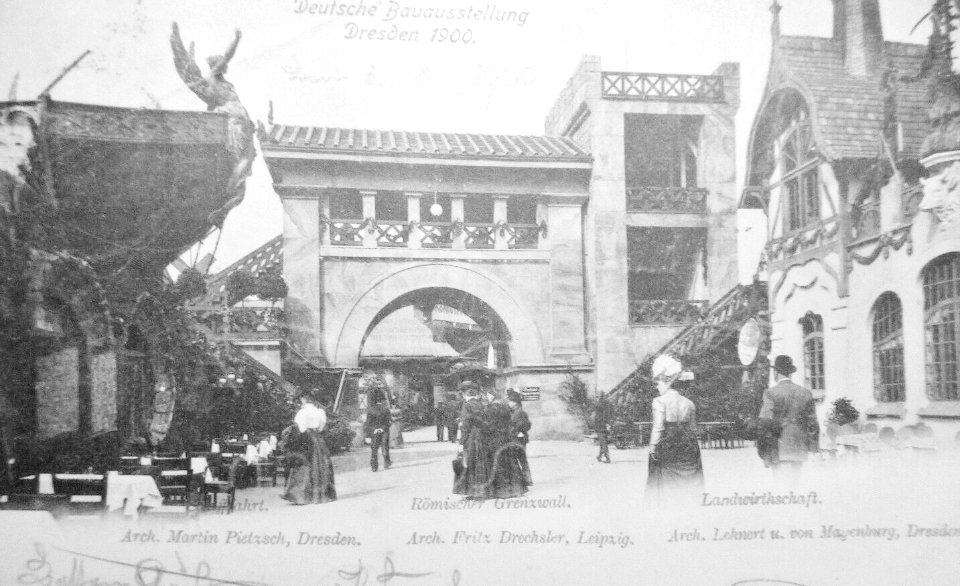 Exposición de construcción en Alemana puerta romana bella época Dresde