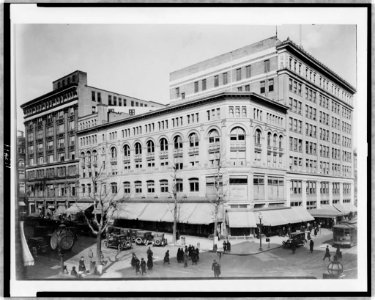 Exterior of Woodward & Lothrop department store, Washington, D.C. LCCN97510161