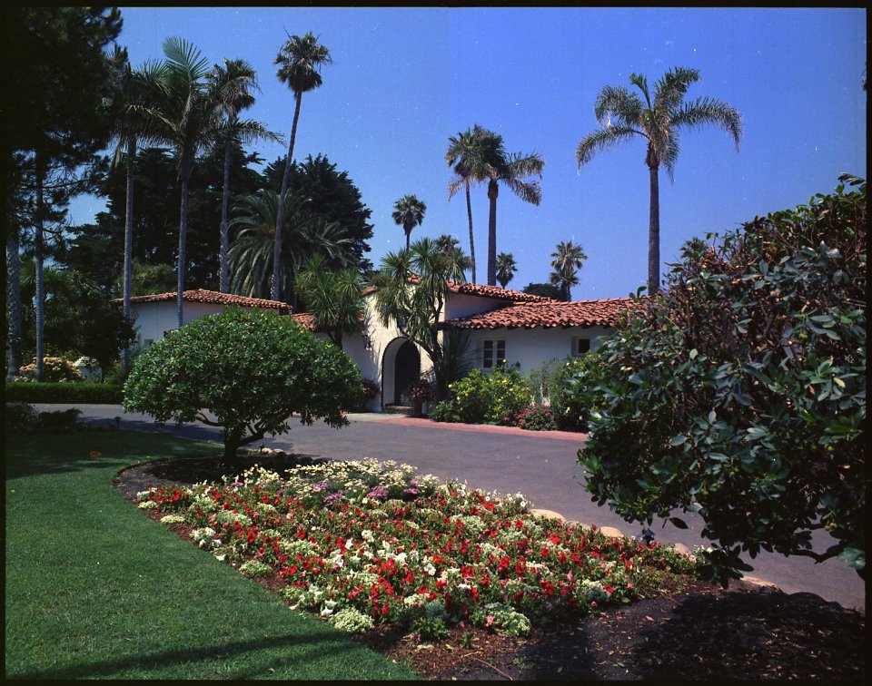 Exterior shot of the San Clemente house - NARA - 194534