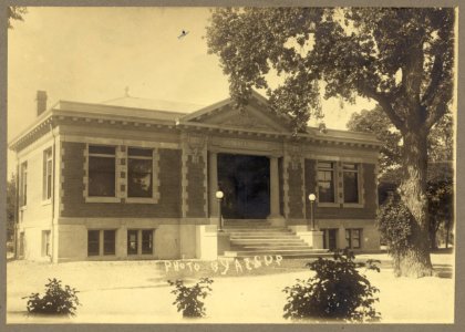 Exterior view of public library in Paso Robles, California LCCN2007682040