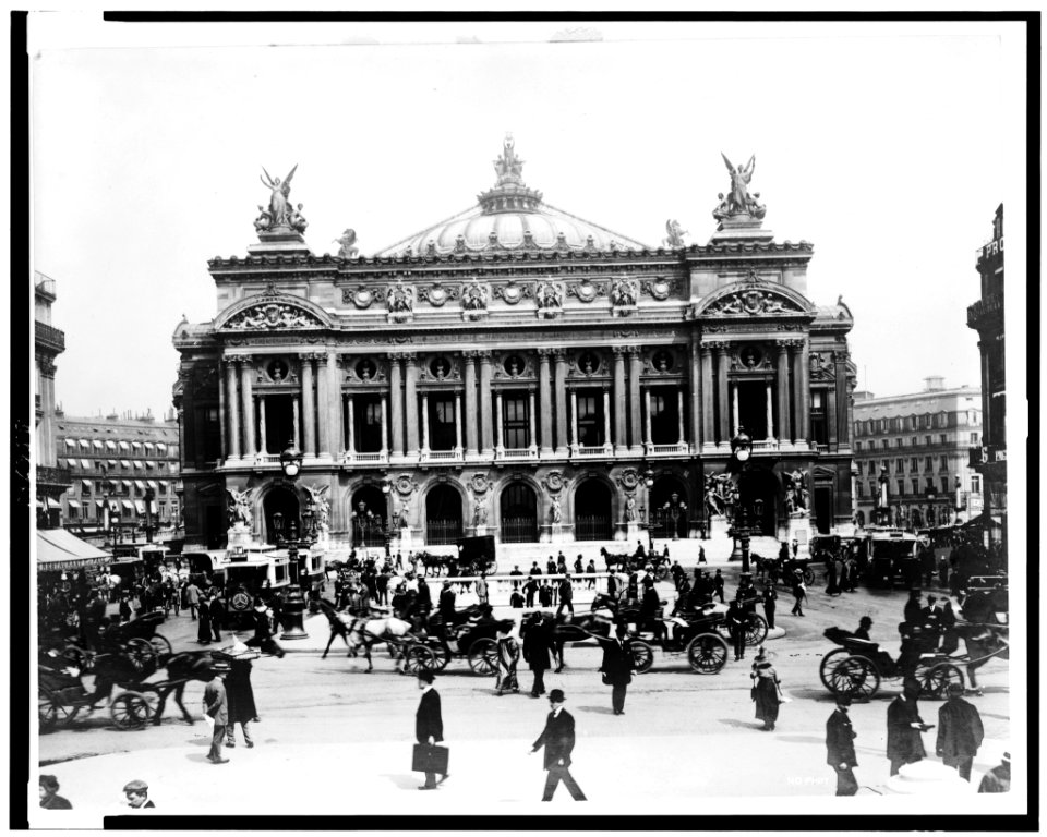 Exterior of Paris Opera House LCCN92521950