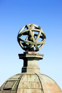 Exteriör. Armillarsfären högst upp på det nordöstra tornet - Skoklosters slott - 87087
