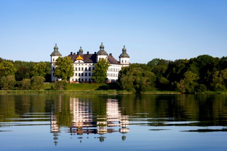 Exteriör. Sommar. Slottet från sjön. Liggande - Skoklosters slott - 88051