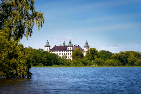 Exteriör. Sommar. Slottet från sjön. Liggande - Skoklosters slott - 88052