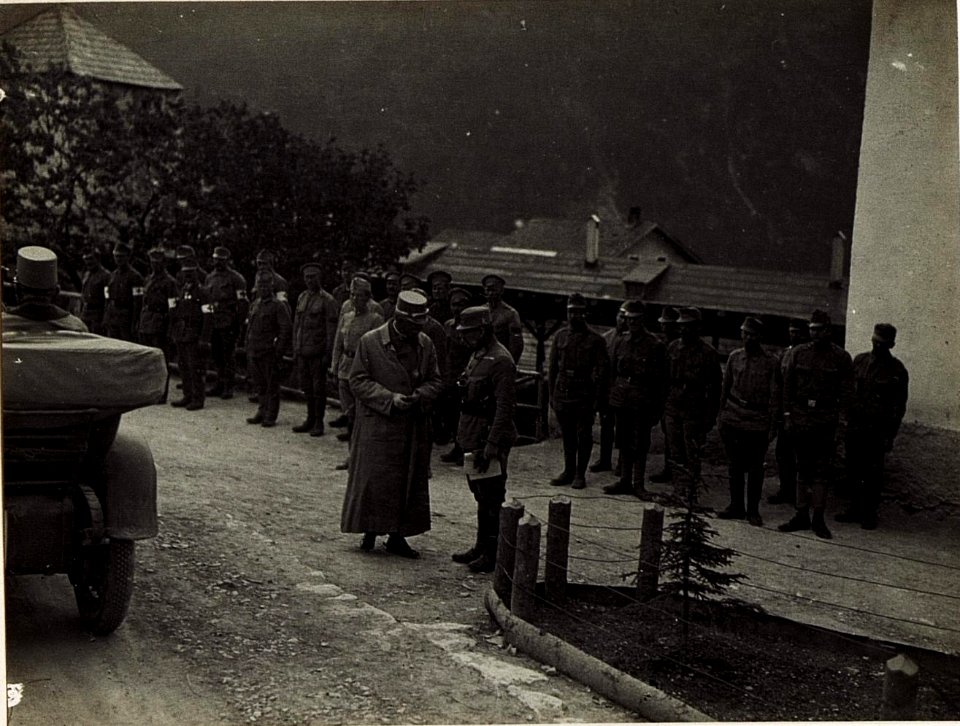 Exzellenz von Hazai im Bereich der 179. Infanteriebrigade bei Campestrin. (BildID 15585313)