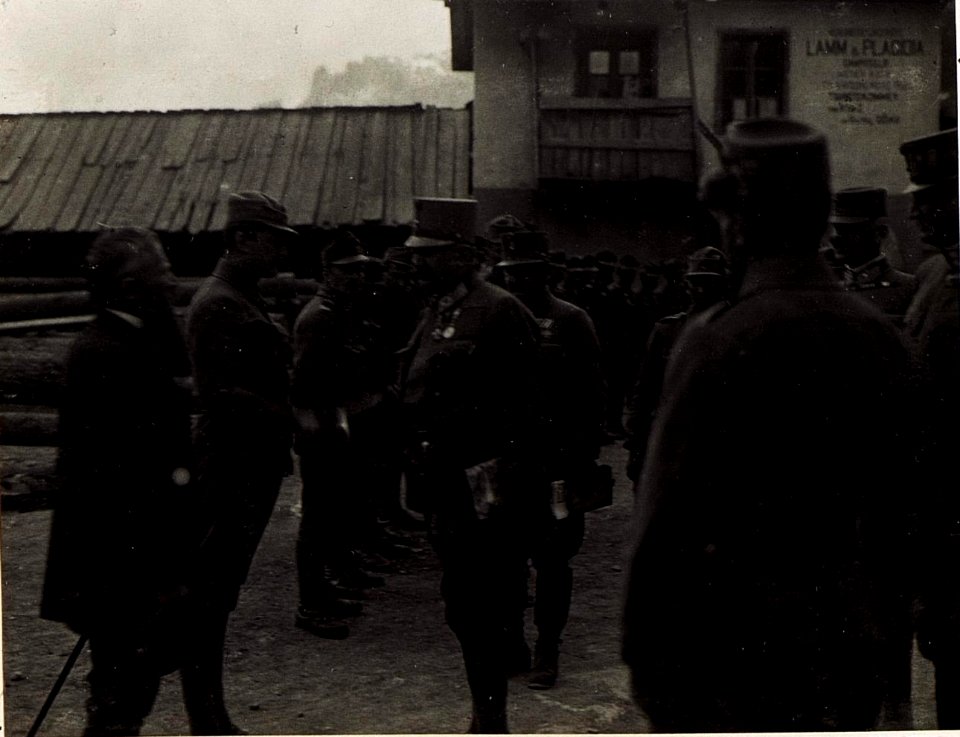 Exzellenz von Hazai im Bereich der 179. Infanteriebrigade bei Campestrin. (BildID 15585341)