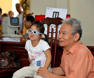 Eye screening for kindergarten children in Quoc Oai district of Hanoi (14307571221)