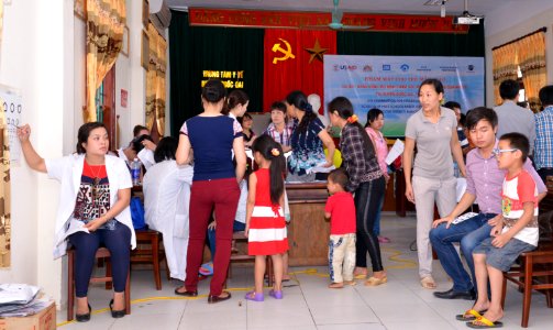 Eye screening for kindergarten children in Quoc Oai district of Hanoi (14309012852)