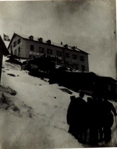 Exzellenz Roth am Wege zum Hotel Dreisprachenspitze am Stilfser Joch. (BildID 15580757)