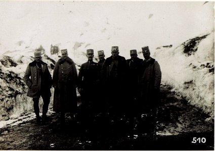 Exzellenz Roth mit Feldmarschalleutnant Scholz beim Pordoi - Joch Hotel. (BildID 15582198)
