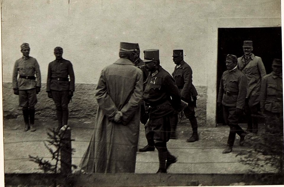 Exzellenz von Hazai im Bereich der 179. Infanteriebrigade bei Campestrin. (BildID 15585334)