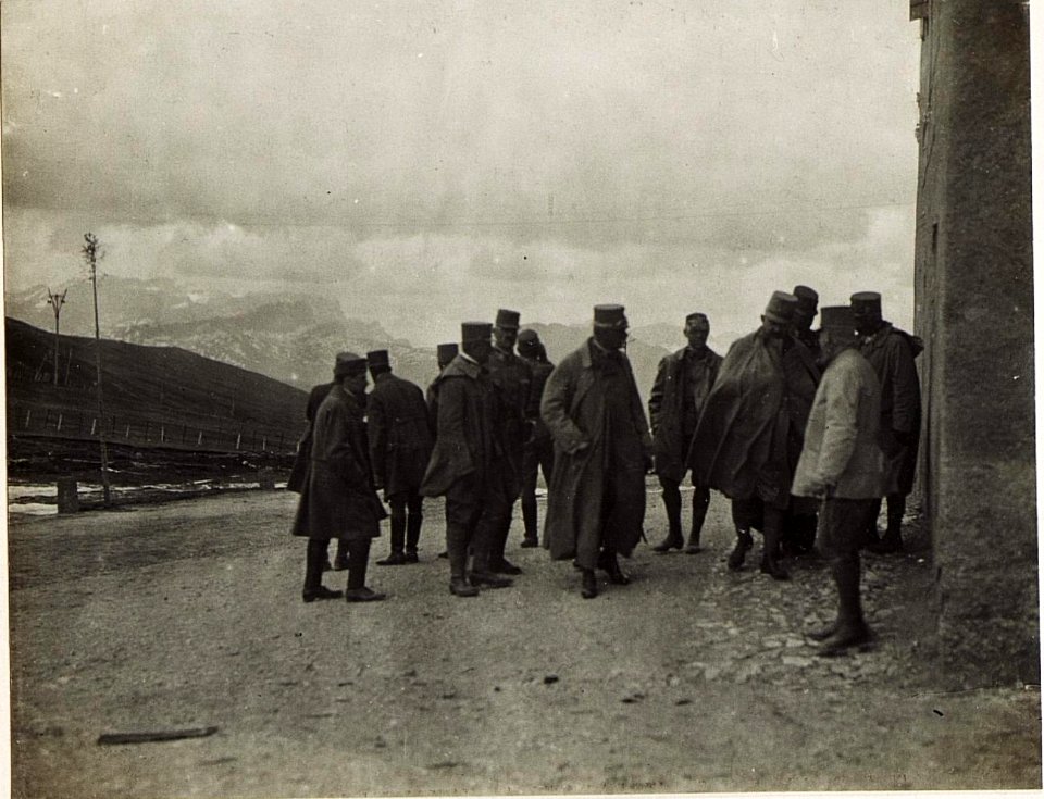 Exzellenz von Hazai mit Exzellenz von Roth am Pordoij Joch. (BildID 15585390)
