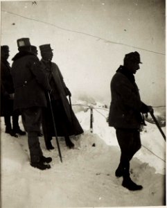 Exzellenz von Roth auf Filmoorhöhe, rechts vorne Rittmeister Botho Coreth. (BildID 15575991)