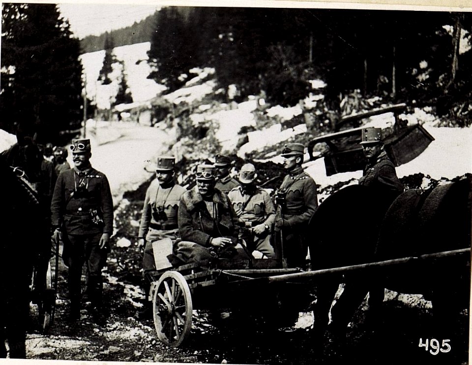 Exzellenz Roth im Wagen. (BildID 15582296)