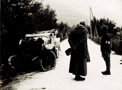 Exzellenz Roth nach einem Autounfall bei Tschars im Vinschgau. (BildID 15580848)