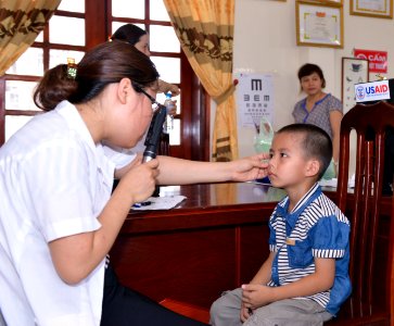 Eye screening for kindergarten children in Quoc Oai district of Hanoi (14310282574)