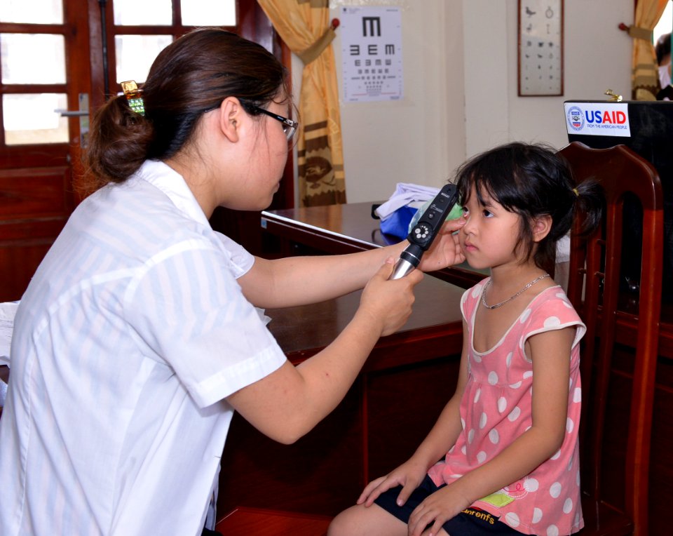 Eye screening for kindergarten children in Quoc Oai district of Hanoi (14331074793)