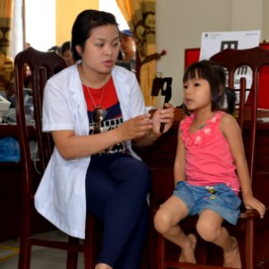 Eye screening for kindergarten children in Quoc Oai district of Hanoi (14310310614)