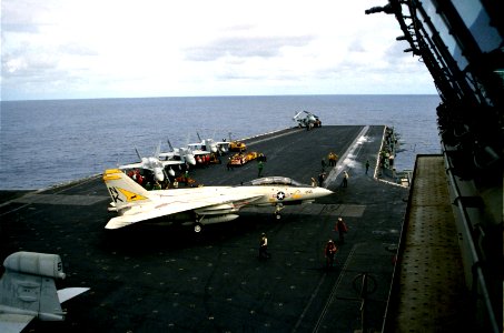 F-14A Tomcat of VF-21 aboard USS Independence (CV-62) on 1 December 1990 (6475678)
