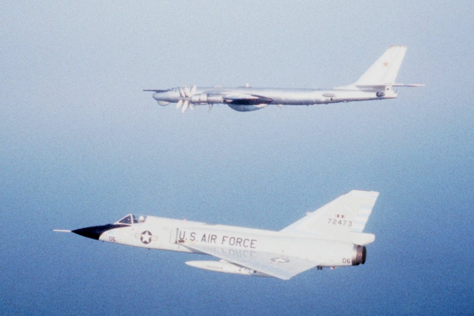 F-106A 102FIW Tu-95D 1982