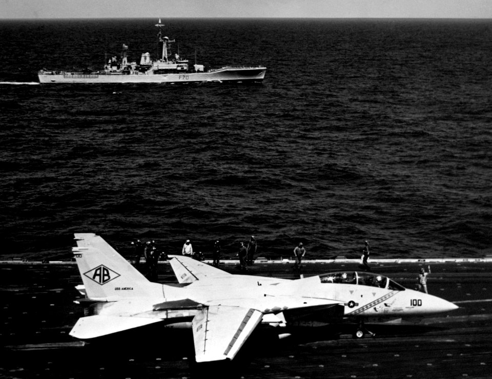 F-14A VF-102 on USS America (CV-66) with HMS Apollo (F70) 1986