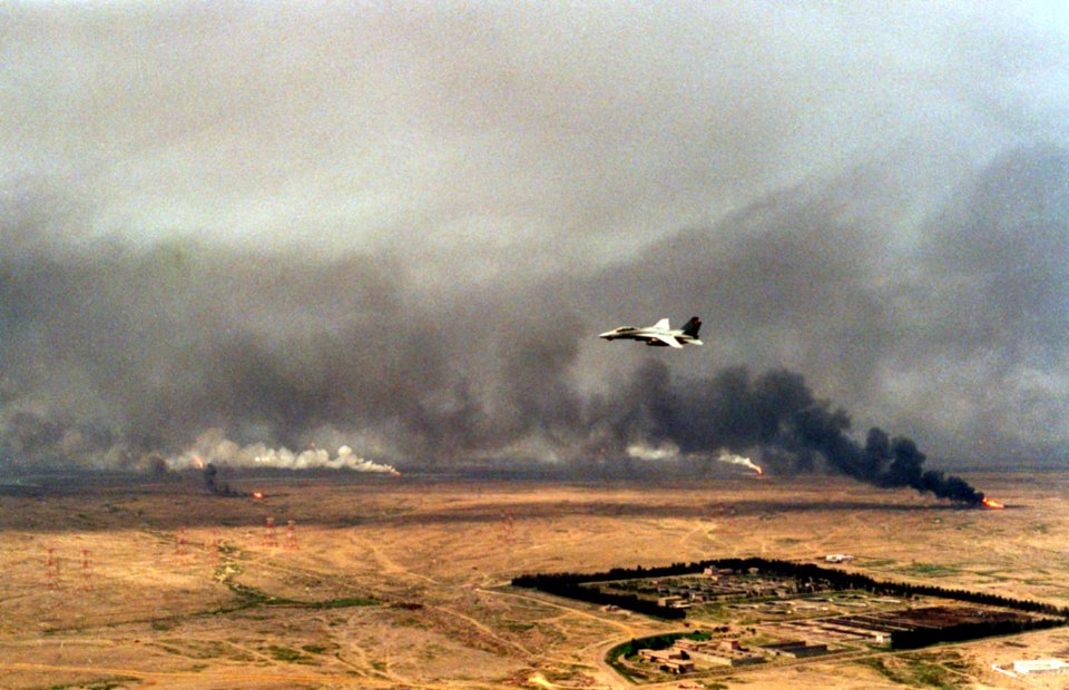 F-14A VF-84 over burning Kuwaiti oil wells 1991