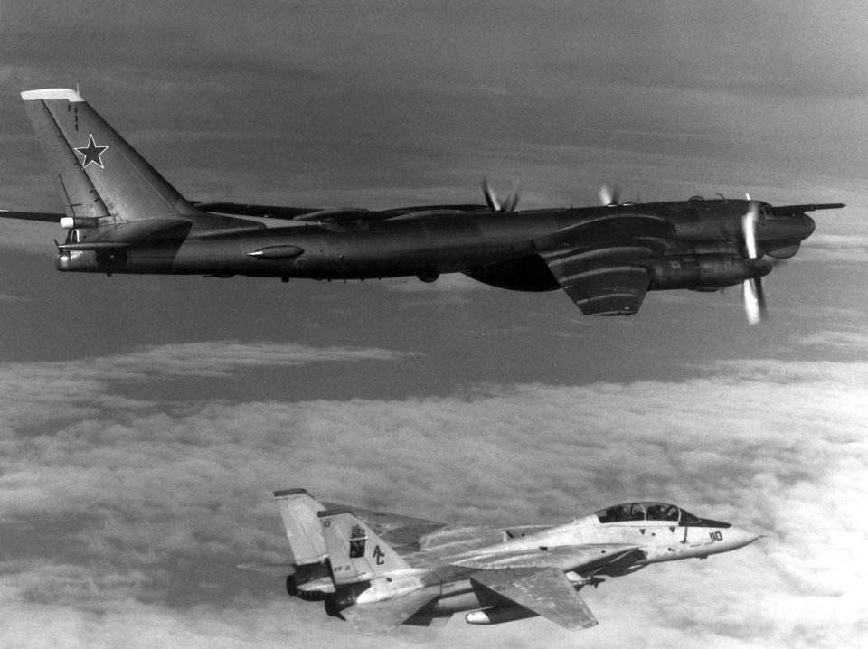 F-14A VF-11 Tu95D 1985