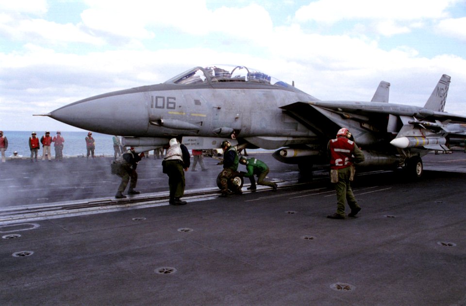 F-14A VF-211 Position on Cat