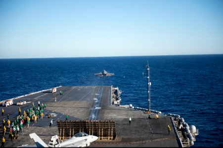 F-35C Lightning II conducts 1st carrier launch 141104-N-MD297-076