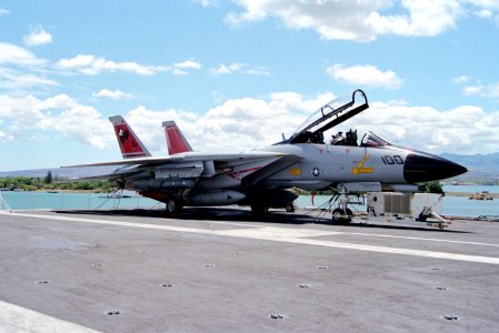 F-14D VF-31 on USS Abraham Lincoln (CVN-72) at Pearl Harbor 2000