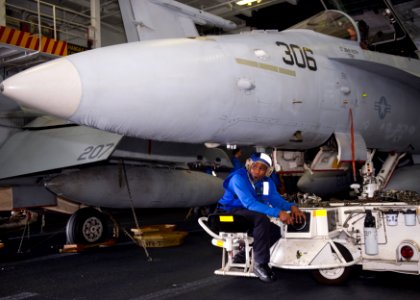 F-18C Hornet 130419-N-LH273-015