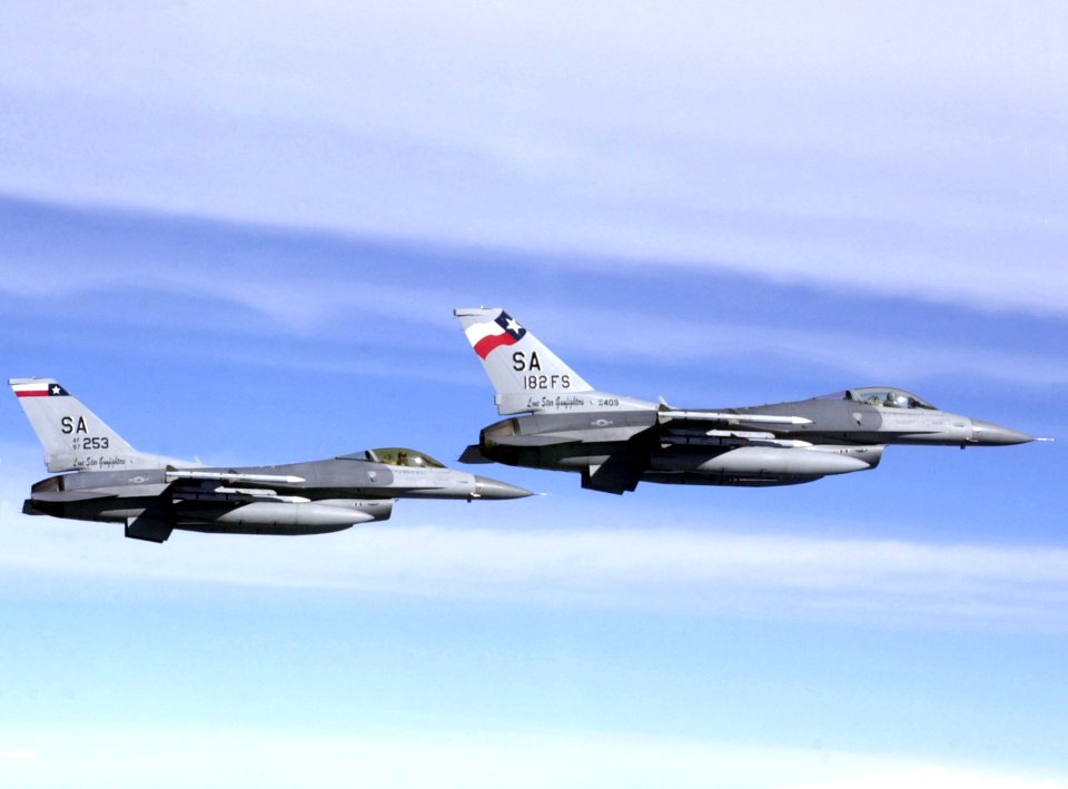 F-16Cs Texas ANG in flight 2002